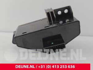 Lynk & Co 01 Panikbeleuchtung Schalter O267982 foto 2