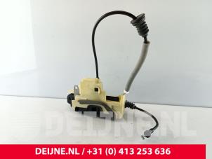 Volvo C40 Deurslot Mechaniek 4Deurs rechts-achter O268210 foto 2
