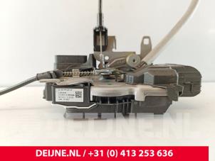Volvo C40 Türschlossmechanik 4-türig rechts vorne O268215 foto 3