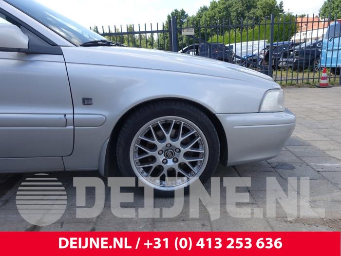 Volvo C70 Kotflügel rechts vorne O268352