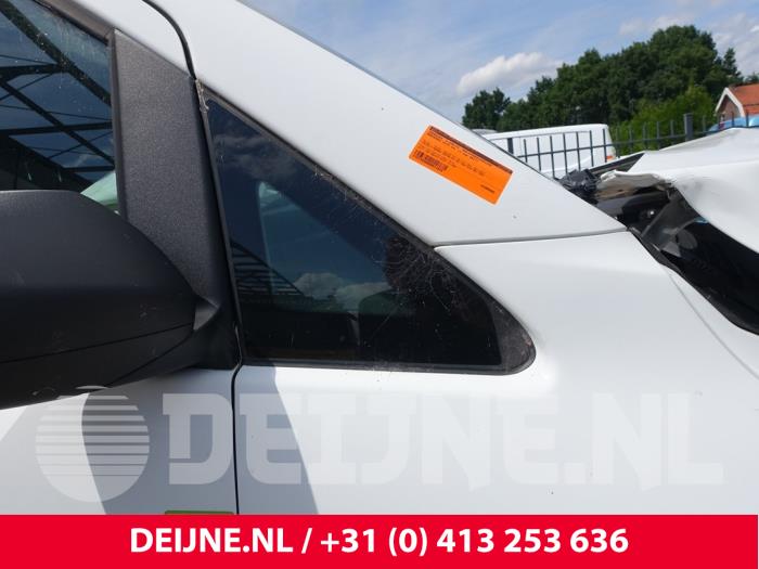 Mercedes Vito Quarter light, front right O268403