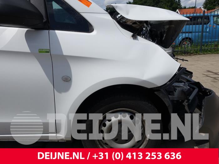 Mercedes Vito Kotflügel rechts vorne O268423