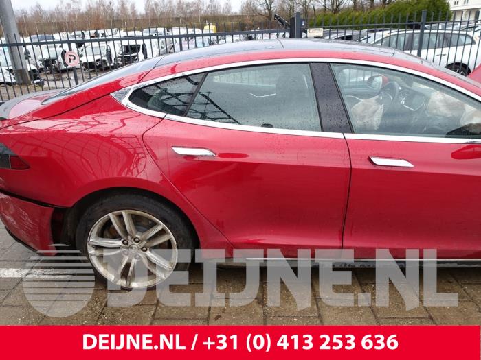 Tesla Model S Tür 4-türig rechts hinten O268530