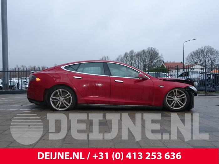 Tesla Model S Tür 4-türig rechts vorne O268531