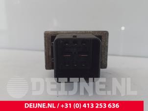 Opel Movano Vorglührelais O268622 foto 3