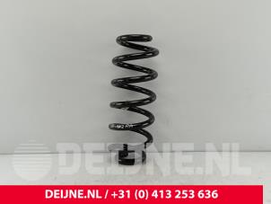 Gebruikte Schroefveer achter Volvo C40 Recharge (XK) Recharge Twin 78 kWh Prijs € 84,70 Inclusief btw aangeboden door van Deijne Onderdelen Uden B.V.