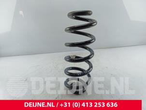 Gebruikte Schroefveer achter Volvo C40 Recharge (XK) Recharge Twin 78 kWh Prijs € 84,70 Inclusief btw aangeboden door van Deijne Onderdelen Uden B.V.