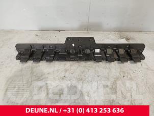 Gebruikte Bumpersteun midden-achter Ford Transit Custom 2.0 EcoBlue 136 Prijs € 48,40 Inclusief btw aangeboden door van Deijne Onderdelen Uden B.V.