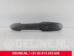 Gebruikte Greep achterdeur Bus-Bestel Mercedes Vito (639.6) 2.2 115 CDI 16V Prijs € 30,25 Inclusief btw aangeboden door van Deijne Onderdelen Uden B.V.