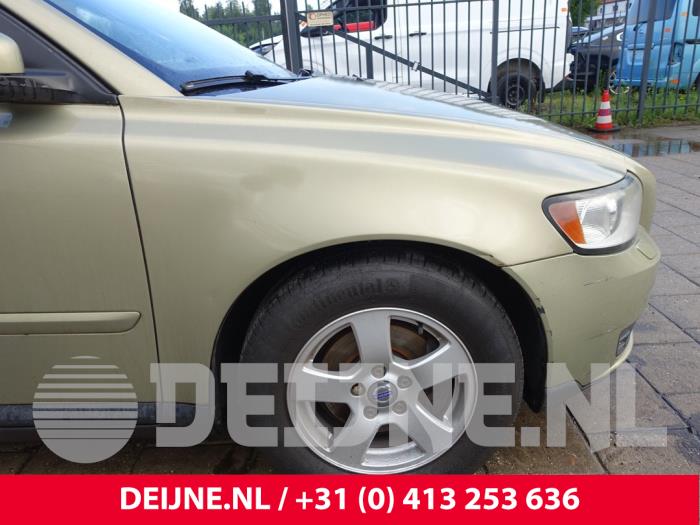 Volvo V50 Kotflügel rechts vorne O268799