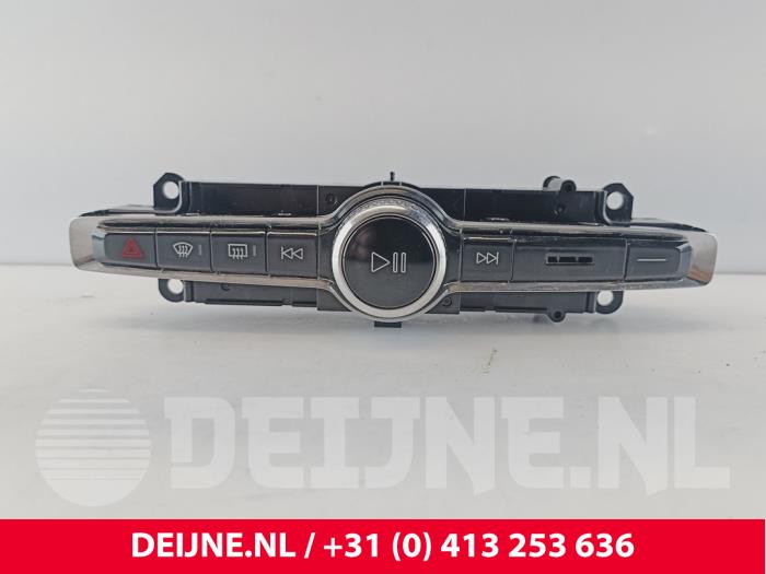 Volvo C40 Radiobedienfeld O268975