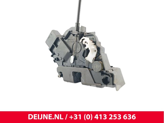 Volvo XC60 Front door lock mechanism 4-door, right O269332