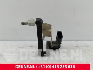 Tesla Model 3 Xenon hoogteregelaar O269348 foto 2