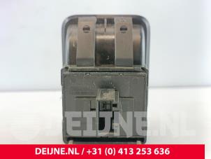 Volkswagen Caddy Electric window switch O269392 photo 2