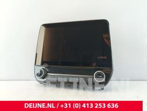 Gebruikte Display Multi Media regelunit Ford Transit Custom 2.0 TDCi 16V Eco Blue 130 Prijs € 272,25 Inclusief btw aangeboden door van Deijne Onderdelen Uden B.V.