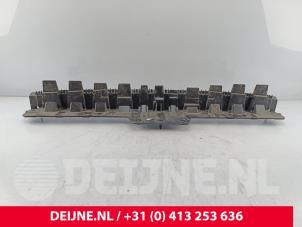 Gebruikte Bumpersteun midden-achter Ford Transit Custom 2.0 EcoBlue 136 Prijs € 48,40 Inclusief btw aangeboden door van Deijne Onderdelen Uden B.V.