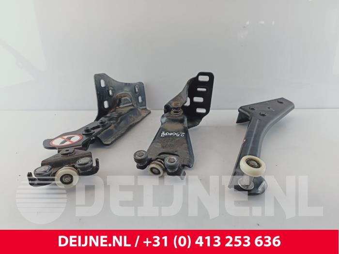 Schuifdeurrol rechts van een Ford Transit Connect (PJ2) 1.5 EcoBlue 2021