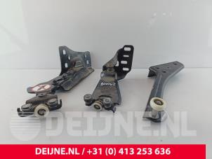 Gebruikte Schuifdeurrol rechts Ford Transit Connect (PJ2) 1.5 EcoBlue Prijs € 72,60 Inclusief btw aangeboden door van Deijne Onderdelen Uden B.V.