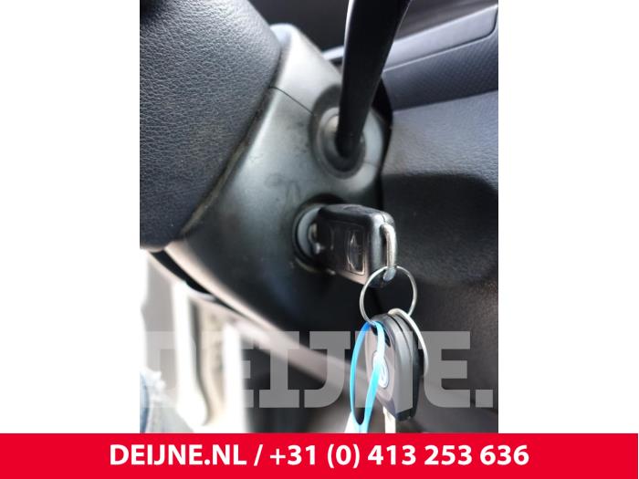 Volkswagen Caddy Ignition lock + key O269570