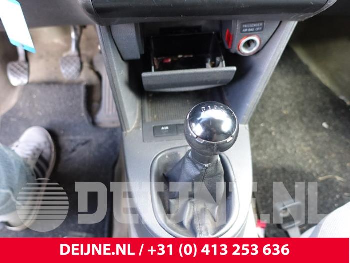 Gebruikte Versnellingspook Volkswagen Caddy III (2KA,2KH,2CA,2CH) 1.9 TDI Prijs € 60,50 Inclusief btw aangeboden door van Deijne Onderdelen Uden B.V.