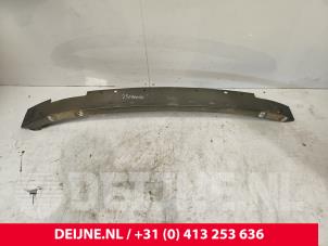 Gebruikte Bumperbalk voor Volvo XC60 II (UZ) 2.0 B4 16V Mild Hybrid AWD Prijs € 250,00 Margeregeling aangeboden door van Deijne Onderdelen Uden B.V.