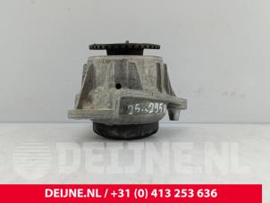Mercedes V-Klasse Engine mount O269820 photo 2