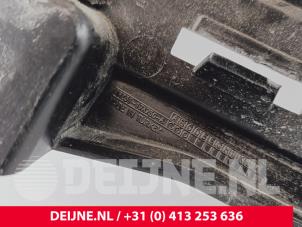 Ford Transit Custom Bumpersteun rechts-achter O269898 foto 3