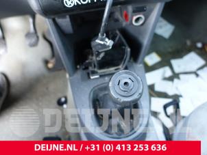 Gebruikte Versnellingspook Volkswagen Caddy III (2KA,2KH,2CA,2CH) 2.0 SDI Prijs € 60,50 Inclusief btw aangeboden door van Deijne Onderdelen Uden B.V.
