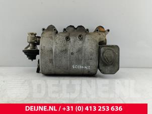 Gebruikte Inlaatspruitstuk Volkswagen Caddy III (2KA,2KH,2CA,2CH) 2.0 SDI Prijs € 30,25 Inclusief btw aangeboden door van Deijne Onderdelen Uden B.V.