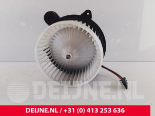 Volvo C40 Heating and ventilation fan motor O270092 photo 3
