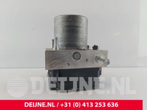 Mercedes V-Klasse ABS pump O270096 photo 3