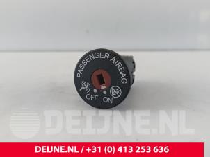 Gebruikte Airbag schakelaar Ford Transit Custom 2.0 TDCi 16V Eco Blue 170 Prijs € 18,15 Inclusief btw aangeboden door van Deijne Onderdelen Uden B.V.