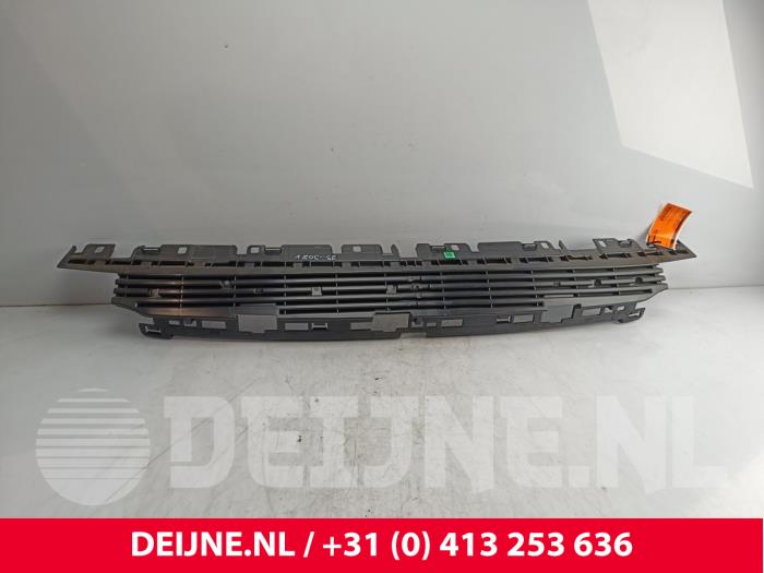 Polestar 2 Front bumper, central component O270124