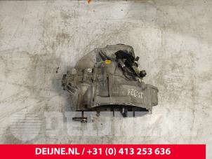 Volkswagen Caddy Gearbox O270133 photo 2
