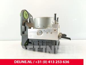 Volkswagen Caddy ABS pump O270138 photo 2