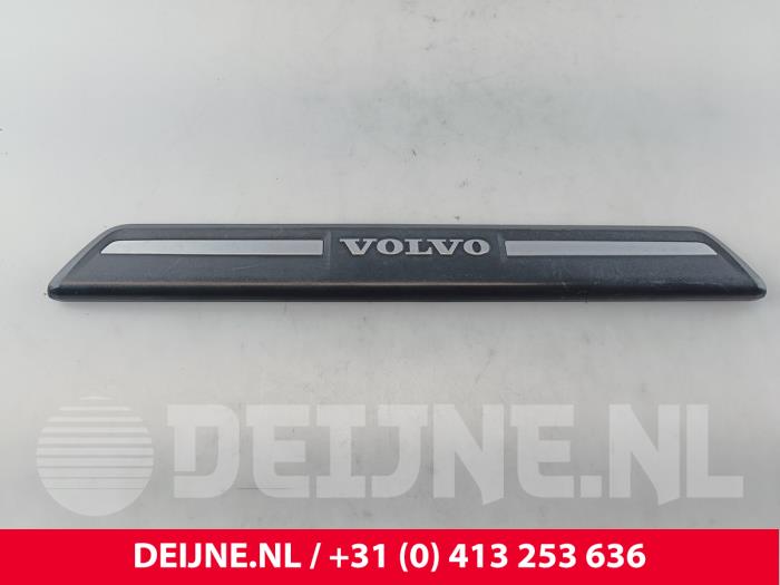 Volvo V40 Voorinstap links O270254