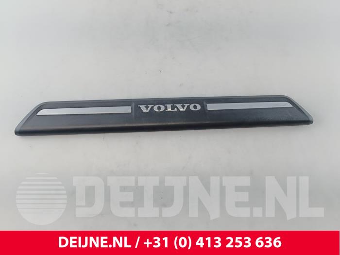 Volvo V40 Einstieg vorne rechts O270252