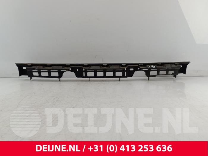 Volkswagen Caddy Stoßstangenstütze mitte hinten O270234