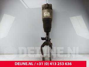 Gebruikte Mac Phersonpoot links-voor Volvo XC90 II 2.0 T8 16V Twin Engine AWD Prijs € 525,00 Margeregeling aangeboden door van Deijne Onderdelen Uden B.V.