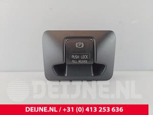 Gebruikte Handrem schakelaar Volvo XC60 I (DZ) 2.0 D4 16V Prijs € 25,00 Margeregeling aangeboden door van Deijne Onderdelen Uden B.V.