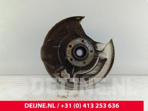 Gebruikte Fusee links-achter Volvo XC60 II (UZ) 2.0 D4 16V AWD Prijs € 125,00 Margeregeling aangeboden door van Deijne Onderdelen Uden B.V.