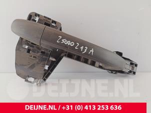 Gebruikte Greep achterdeur Bus-Bestel Mercedes Vito (447.6) 1.6 111 CDI 16V Prijs € 42,35 Inclusief btw aangeboden door van Deijne Onderdelen Uden B.V.