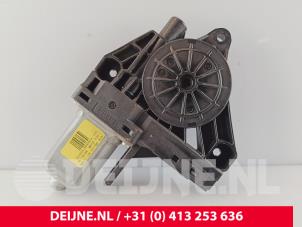 Volvo V70 Door window motor O270618 photo 2