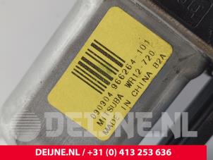 Volvo V70 Door window motor O270618 photo 3