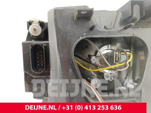 Volkswagen Transporter Headlight, right O270666 photo 3