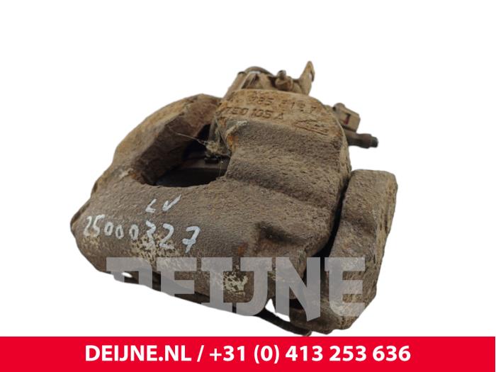 Volkswagen Transporter Remklauw (Tang) links-voor O270673