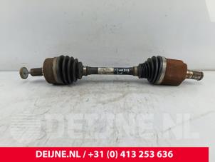Gebruikte Aandrijfas links-voor Volvo XC90 II 2.0 T8 16V Twin Engine AWD Prijs € 225,00 Margeregeling aangeboden door van Deijne Onderdelen Uden B.V.