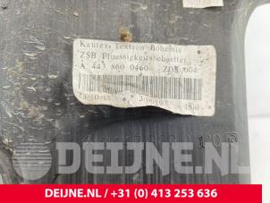 Mercedes V-Klasse Front windscreen washer reservoir O270774 photo 3