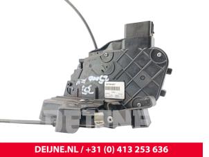 Volvo S80 Front door lock mechanism 4-door, right O270846 photo 2
