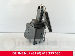 Porsche Cayenne Kontaktslot+Sleutel O270915 foto 3